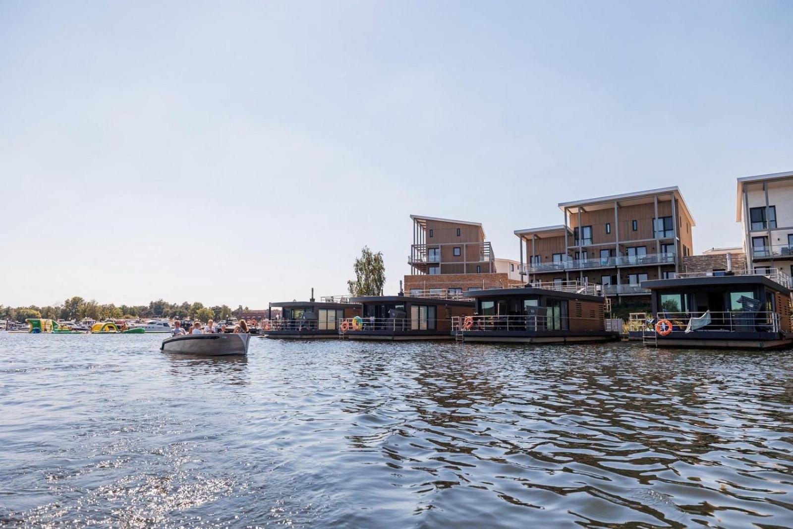 Vakantie & Resort Leukermeer Well  Exteriör bild